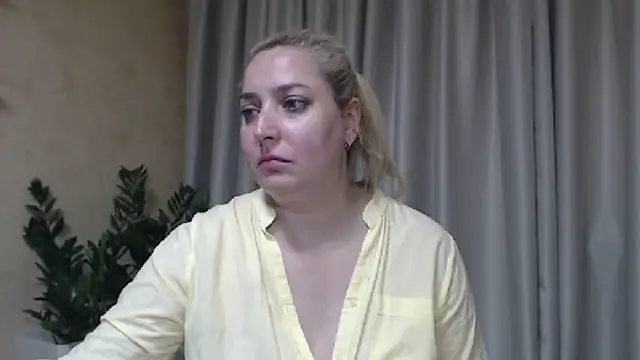 sweetpussy13 live cam on StripChat