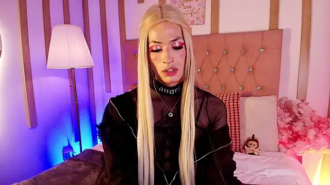 daphne_velmont (T teen) - Kiss me Daphne