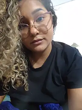 BrendaGirs live cam on StripChat