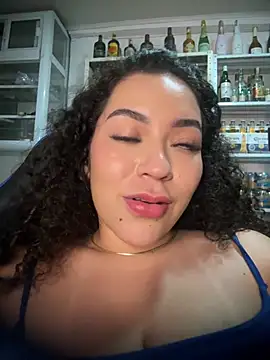 VictoriaaRose live cam on StripChat