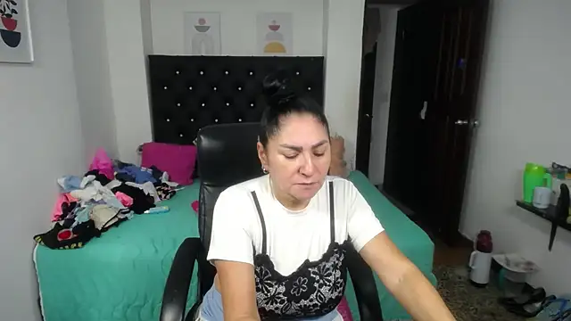 mature_bigboobs10 live cam on StripChat