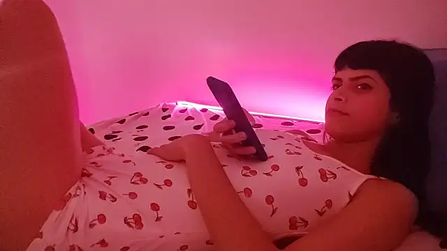 Strawberry_kawaii live cam on StripChat