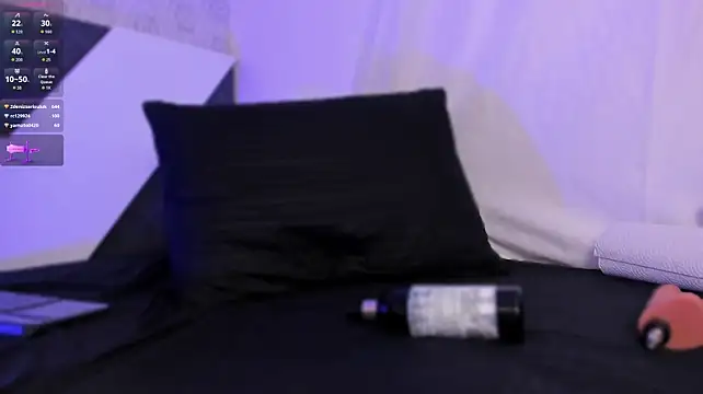 Lily_StClair live cam on StripChat