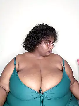 bustytitsxxx live webcam