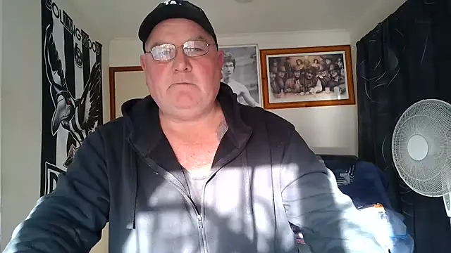 kinkyblueyes69 (M mature) - CLOTHES OFF NUDE