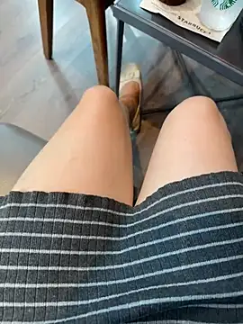 Live cam model Meii-meyy broadcasting live