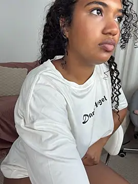 Webcam Model(MilaTeenX) is live