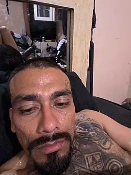 Cnutt310 live sex cam