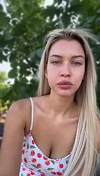 KikiWatson live cam on StripChat