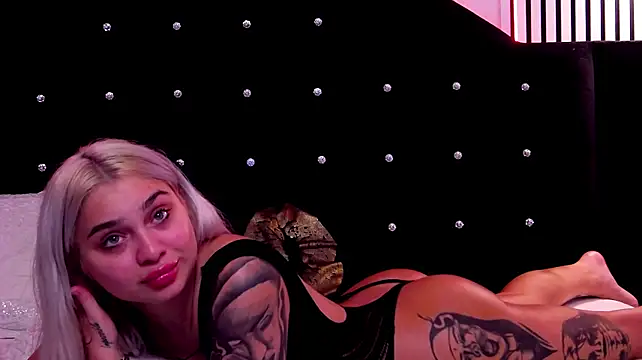 TaniaBliss live cam on StripChat