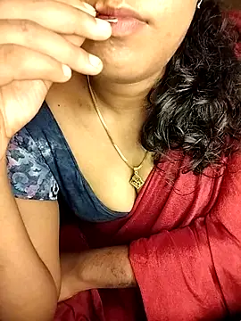 Tamil_Kavitha live cam on StripChat