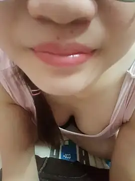 NannanLy2002 live cam on StripChat