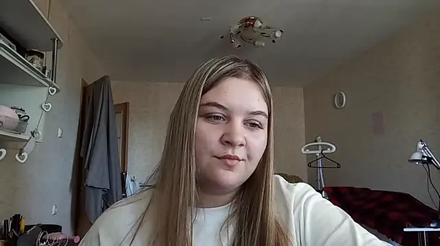 TypicalWoman live cam on StripChat
