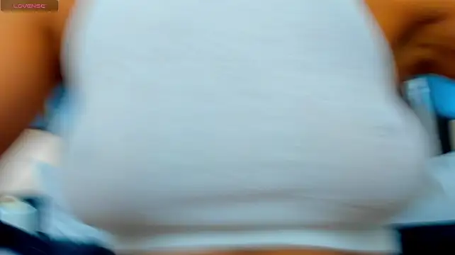 AprilWong live cam on StripChat