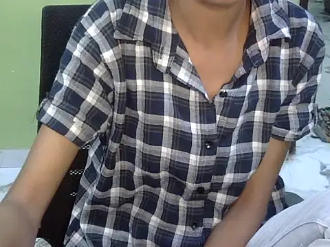 lovelydepika live cam on StripChat