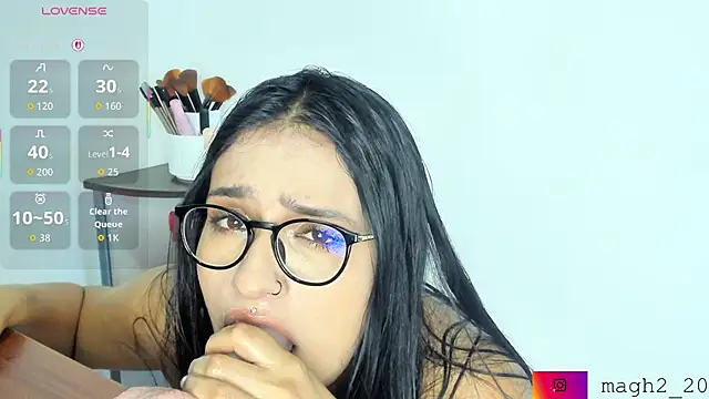Meghann22 live cam on StripChat