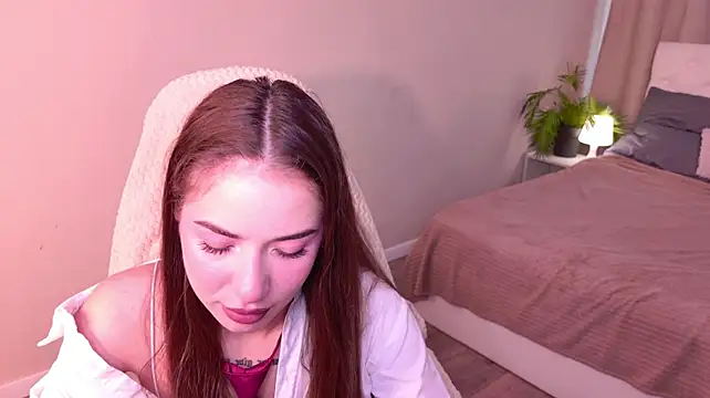 AnnNyssora live cam on StripChat
