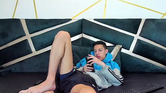 thiago19s live cam on StripChat