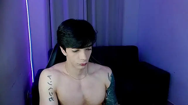 H3ll_B0I live cam on StripChat