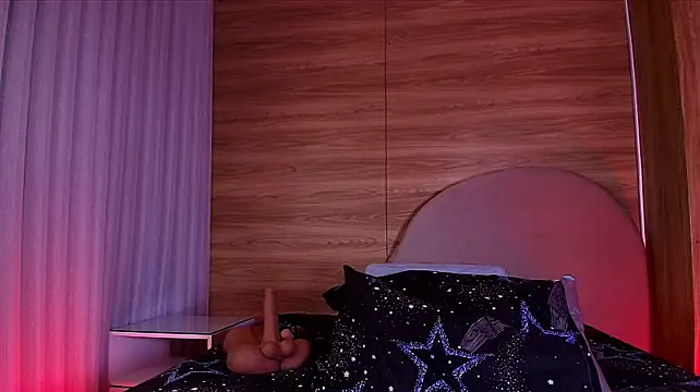 kiara_lp live cam on StripChat