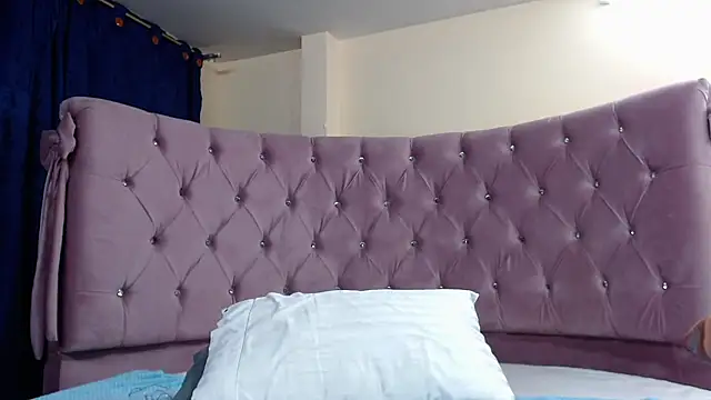Emmaa_Lexx live cam on StripChat