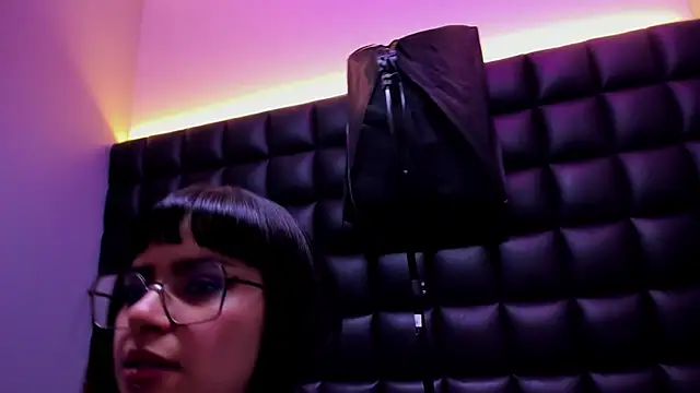 Raven_Black69 live cam on StripChat