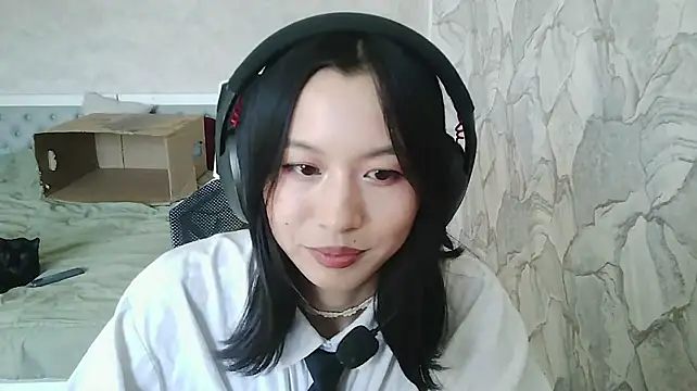 JacklynGingrich live cam on StripChat