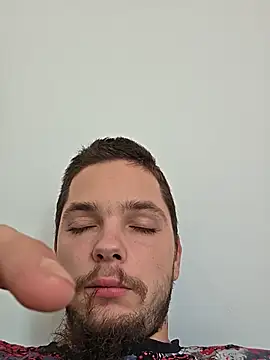 Robert221203 live cam on StripChat