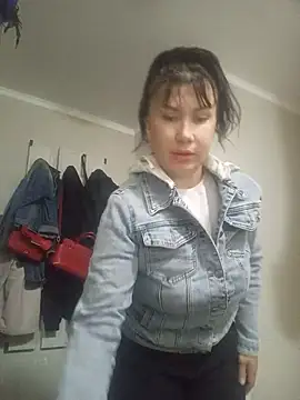 ROXOLANAA_SEXY live cam on StripChat