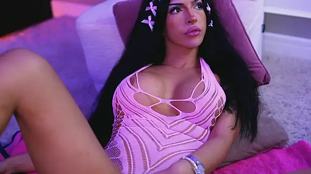 NouraMalvi live cam on StripChat