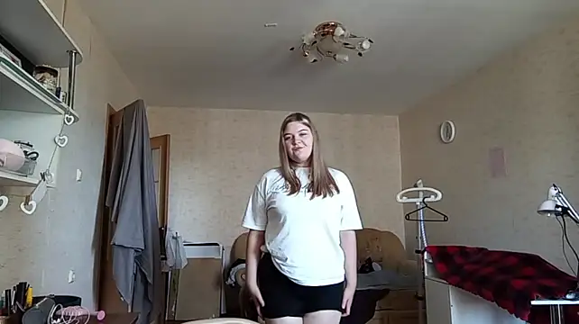TypicalWoman live cam on StripChat