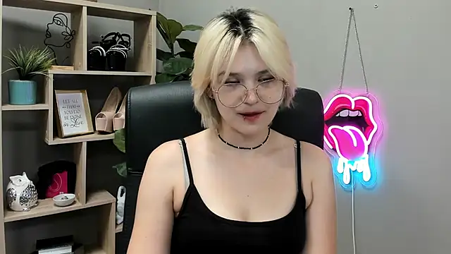 SweetLilyxo live cam on StripChat
