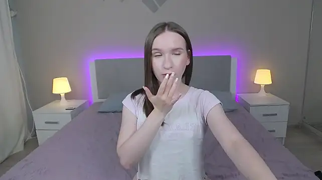 MarliinNova live cam on StripChat