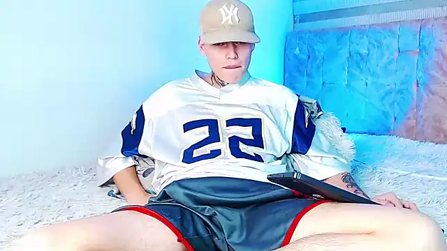 _justinmoon2 live cam on StripChat