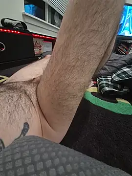 hungandnerdy420 live cam on StripChat