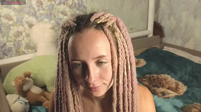 cutest_lucy live cam on StripChat