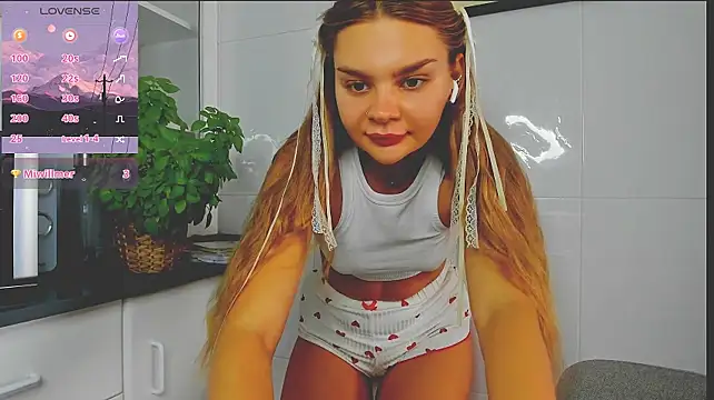 Molly_sweetie live cam on StripChat
