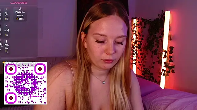 rubyeverly live cam on StripChat