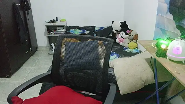 curly_greeneyed 🐹 naked cam