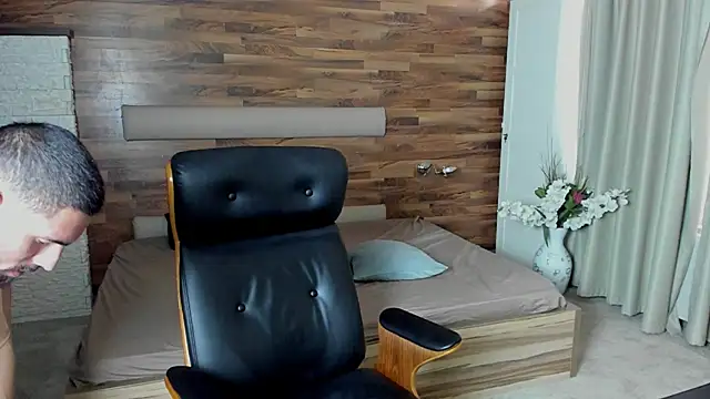 IvanHydee live sex cam