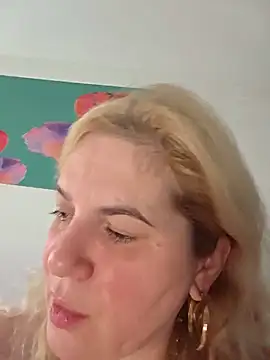blonda27 снимок онлайн-комнаты на Stripchat