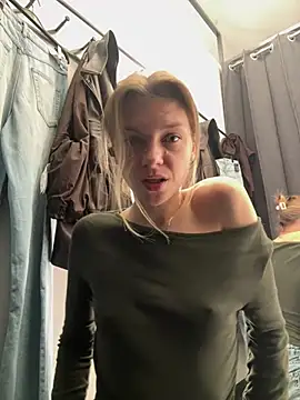 Webcam Model(ValenciaShock) is live