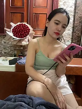 LiLi-Kirix99 live cam on StripChat