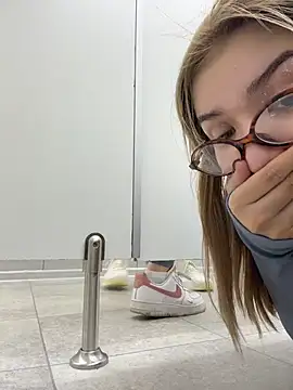 FlashTitsRoyal live webcam