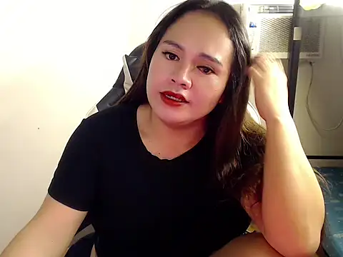 LAvender_18 live cam on StripChat