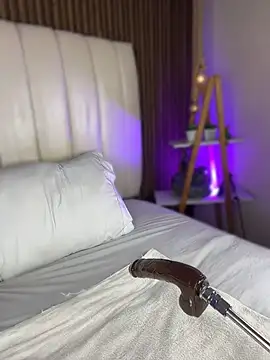 SandraMilerr live cam on StripChat