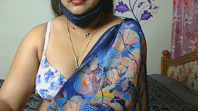 LouleyRani_ live cam on StripChat