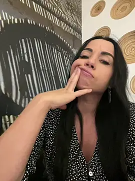 CrazzyChicks live cam on StripChat
