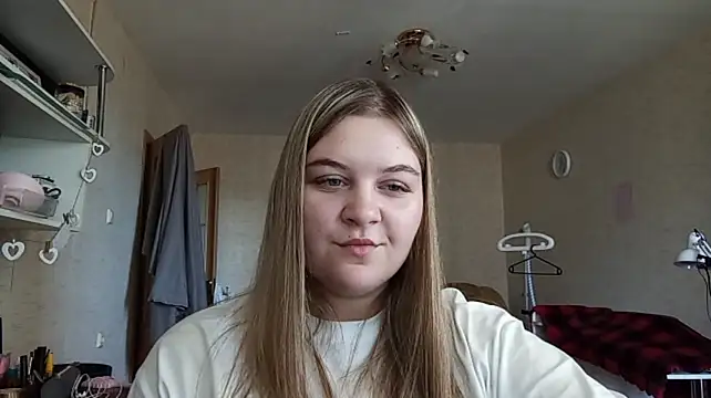 TypicalWoman live cam on StripChat
