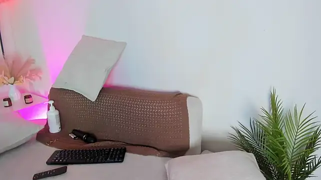 Miss_Loise live cam on StripChat